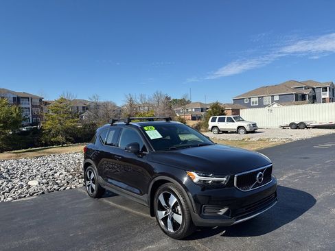 Used 2020 Volvo XC40 T5 Momentum w/ Premium Package image 7