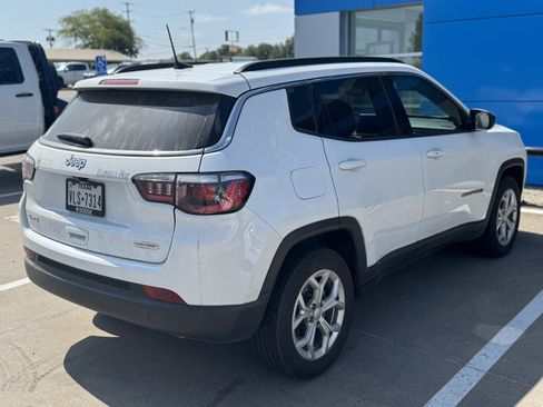 Used 2024 Jeep Compass Latitude AWD/4WD image 5