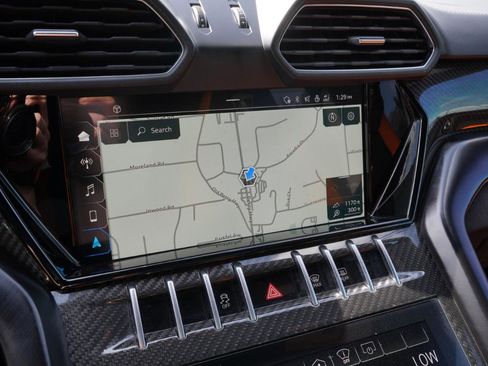 Used 2022 Lamborghini Urus AWD/4WD image 31