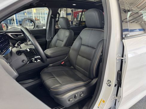 Used 2025 Chevrolet Traverse High Country w/ LPO, Floor Liner Package AWD/4WD image 28