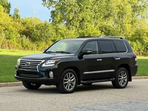 Used 2013 Lexus LX 570 4WD w/ Luxury Pkg image 6