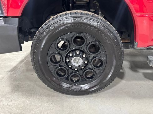 Used 2022 Ford F350 Lariat w/ Black Appearance Package image 13