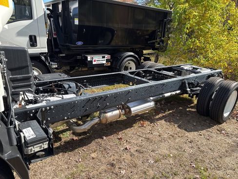 New 2024 Chevrolet Low Cab Forward image 9