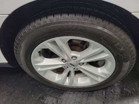 Used 2015 Ford Taurus SEL image 10