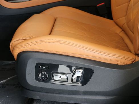 Used 2023 BMW X7 xDrive40i w/ M Sport Package AWD/4WD image 19