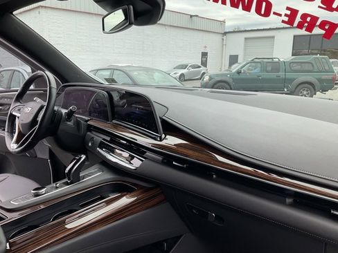 Used 2022 Cadillac Escalade Luxury image 55
