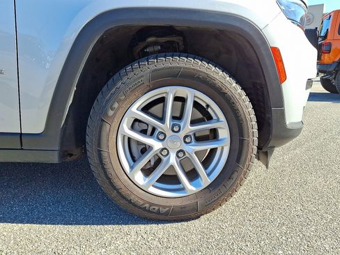 Used 2021 Jeep Grand Cherokee L Laredo w/ Luxury Tech Group I image 14