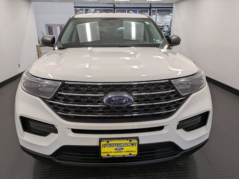 Used 2022 Ford Explorer XLT image 2