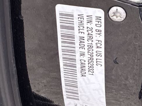 Used 2023 Chrysler Pacifica Touring-L FWD image 41