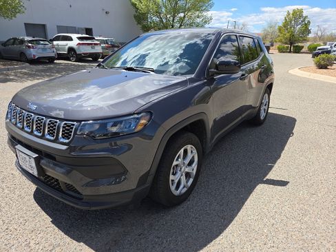 Used 2024 Jeep Compass Sport image 10