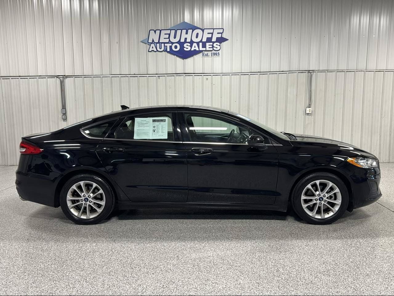 Used 2019 Ford Fusion SE FWD image 1