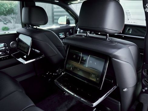 Used 2024 Rolls-Royce Phantom Sedan image 51