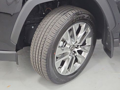 Used 2025 Toyota RAV4 Limited image 33