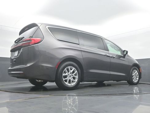 Used 2023 Chrysler Pacifica Touring-L FWD image 49