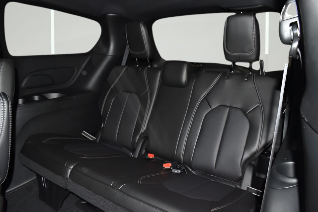 New 2026 Chrysler Pacifica Select AWD/4WD image 35
