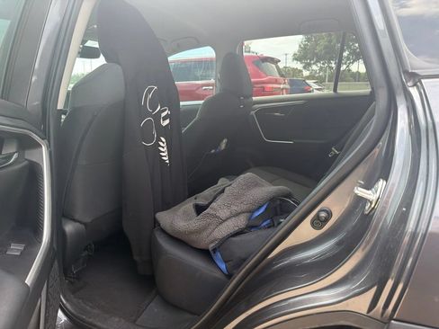 Used 2022 Toyota RAV4 XLE FWD image 18