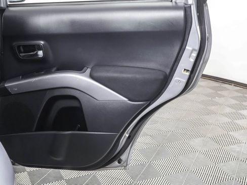 Used 2009 Mitsubishi Outlander ES image 37