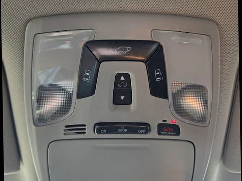 Used 2020 Toyota Sienna SE w/ SE Preferred Package image 26