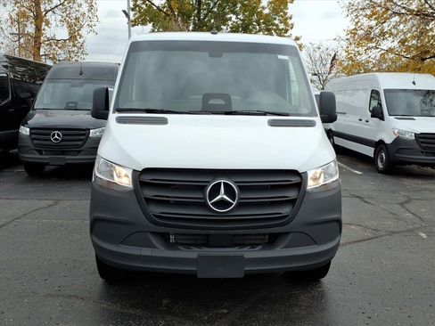 New 2025 Mercedes-Benz Sprinter 2500 image 9