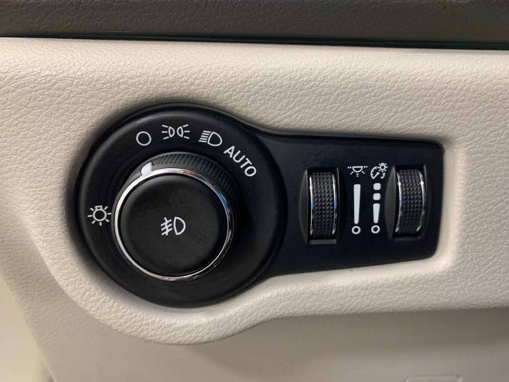Used 2019 Chrysler Pacifica Touring-L Plus FWD image 26