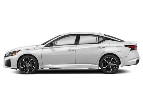 Used 2024 Nissan Altima 2.5 SR FWD image 3