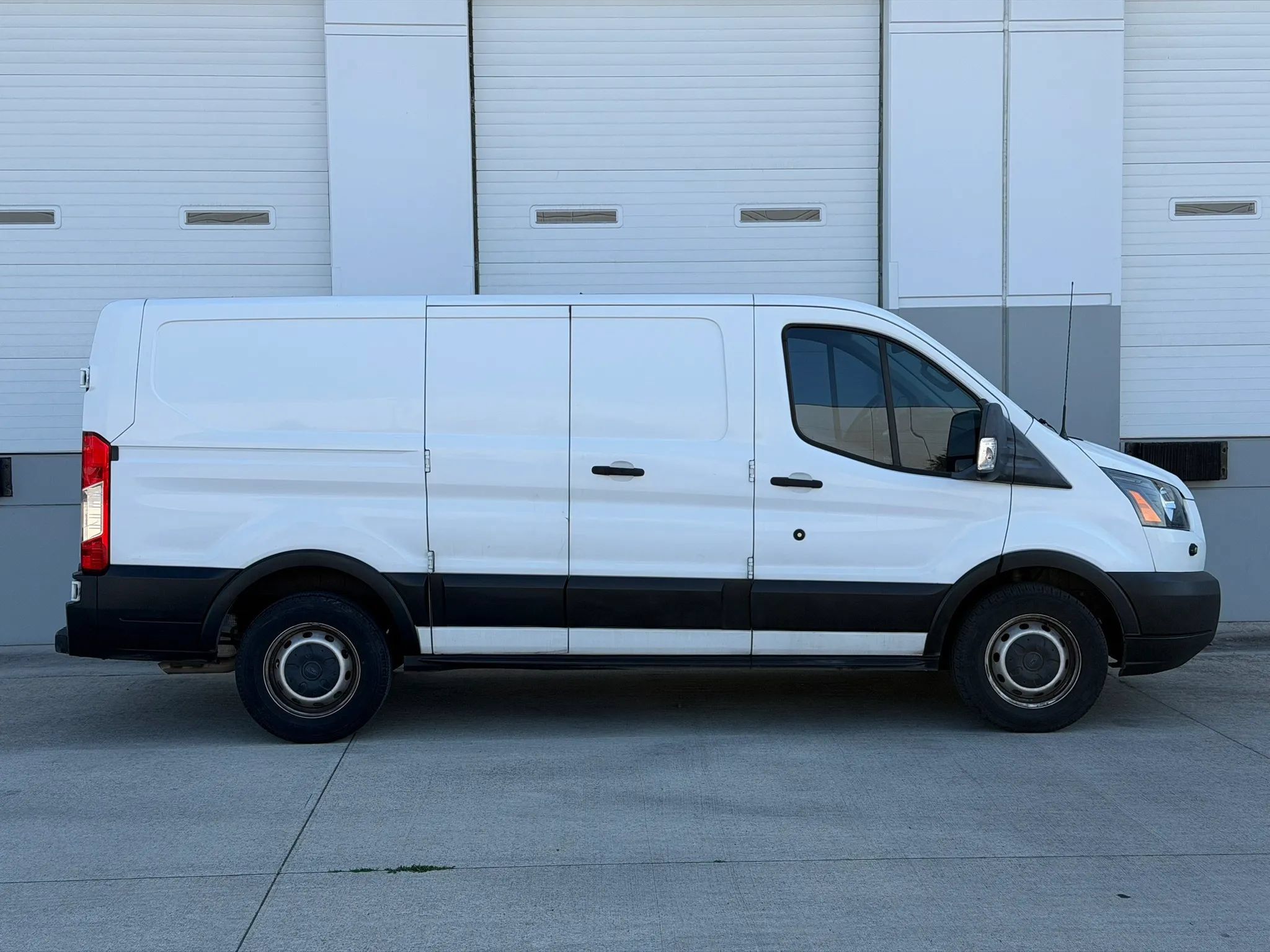 Used 2019 Ford Transit 150 130 Low Roof RWD image 6