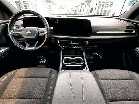 Used 2024 Chevrolet Traverse LT image 28