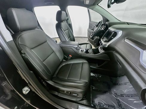 Used 2022 GMC Acadia SLT w/ Technology Package FWD image 12