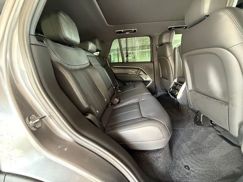 Certified 2025 Land Rover Range Rover SE AWD/4WD image 30