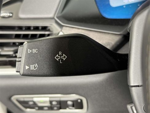 Used 2022 BMW X5 xDrive40i w/ M Sport Package image 21