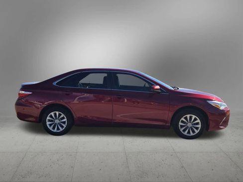 Used 2017 Toyota Camry LE image 7