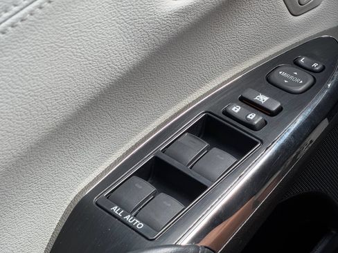 Used 2018 Toyota Avalon XLE Premium w/ Carpet Mat Package FWD image 17