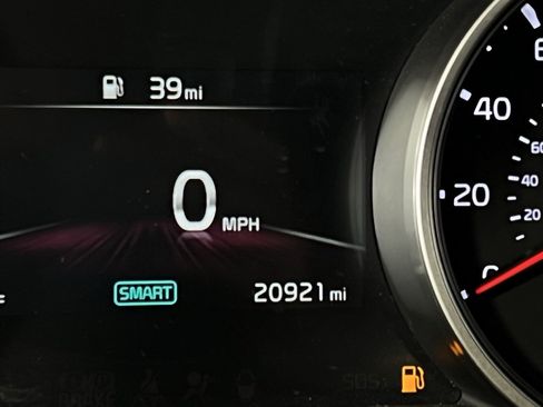 Used 2024 Kia Carnival EX image 17