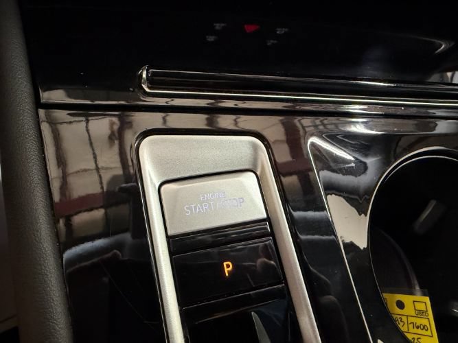 Used 2025 Volkswagen Atlas SE FWD image 19