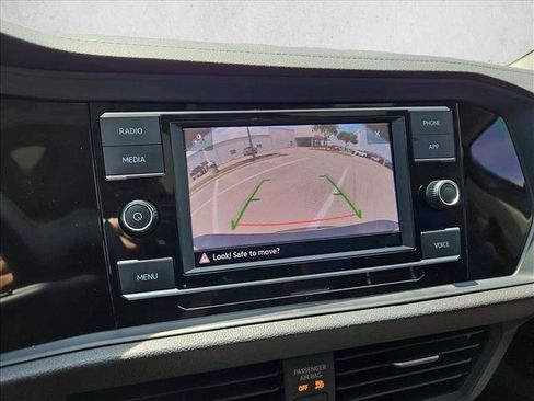 Used 2024 Volkswagen Jetta SE FWD image 12