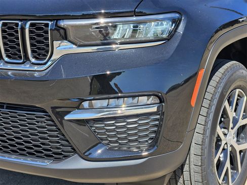 New 2025 Jeep Grand Cherokee Limited image 8