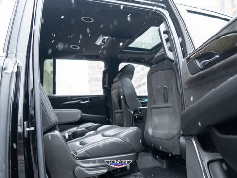 Used 2019 Cadillac Escalade ESV Platinum image 19