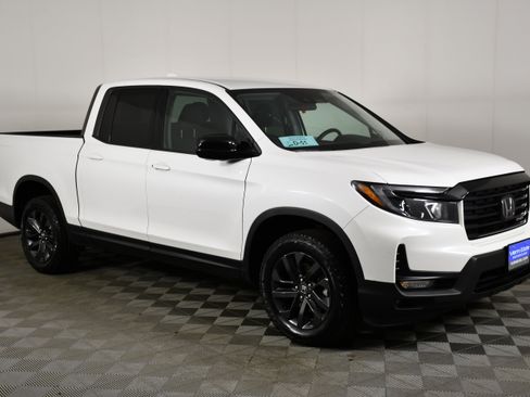 Used 2023 Honda Ridgeline Sport image 4