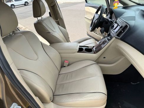 Used 2011 Toyota Venza w/ Premium Pkg #2 image 16