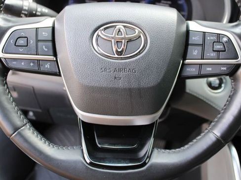 Used 2023 Toyota Highlander Limited image 11