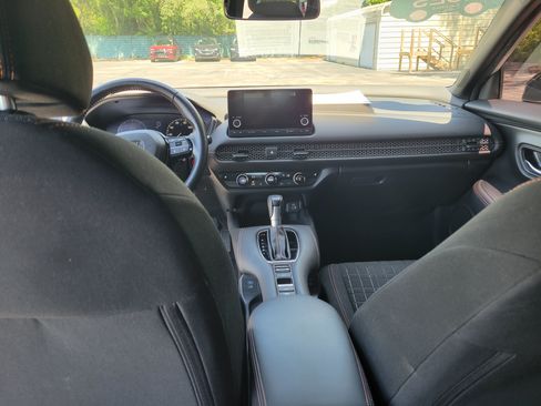 Used 2025 Honda HR-V Sport image 11