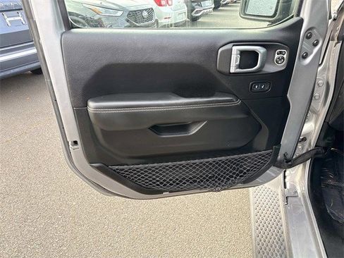 Used 2019 Jeep Wrangler Unlimited Sahara image 13