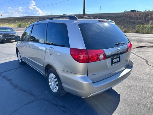 Used 2009 Toyota Sienna CE FWD image 4