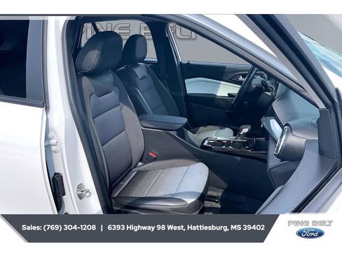 Used 2025 Chevrolet Trax LT w/ LT Convenience Package FWD image 6