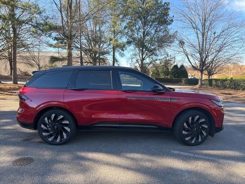 Used 2024 Lincoln Nautilus Reserve w/ Equipment Group 202A image 5