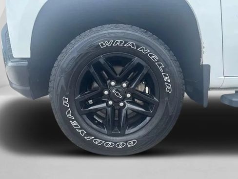 Used 2019 Chevrolet Silverado 1500 LT Trail Boss AWD/4WD image 32