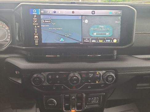 Used 2024 Jeep Wrangler Unlimited Sahara w/ Technology Group AWD/4WD image 14