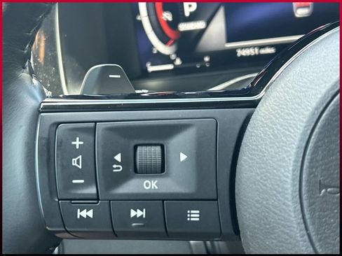 Used 2023 Nissan Pathfinder Platinum FWD image 31