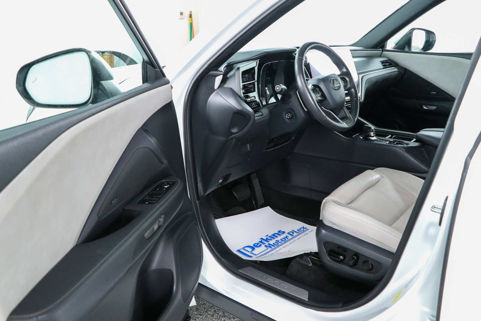 Used 2024 Lexus TX 350 FWD w/ Technology Package image 3