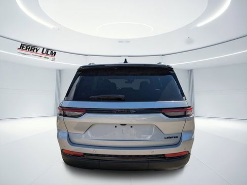 New 2025 Jeep Grand Cherokee Limited w/ Black Appearance Package image 4